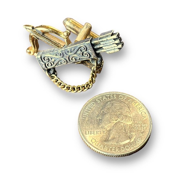 Shields Vintage Gold and Silver Tone Metallic Crossbow & Quiver Signed Cufflinks - Picture 3 of 5